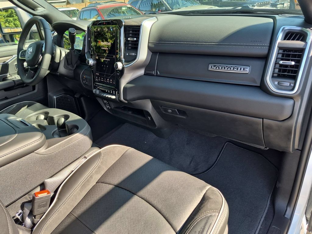New 2026 RAM 2500 Laramie AWD/4WD image 17