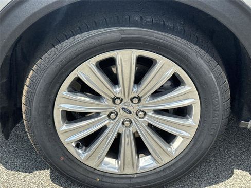 Used 2021 Ford Explorer Limited w/ Equipment Group 301A AWD/4WD image 10