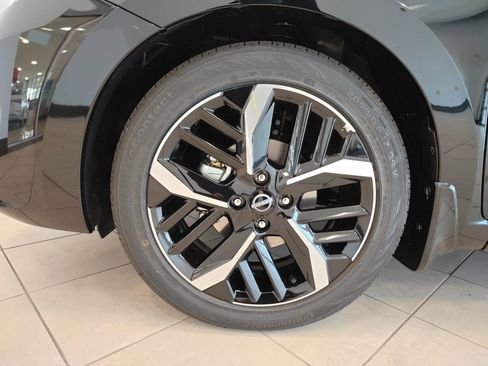 New 2025 Nissan Versa SR w/ Trunk Package image 8