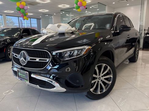 Used 2024 Mercedes-Benz GLC 300 image 1