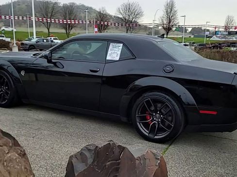 Used 2019 Dodge Challenger SRT Hellcat image 6