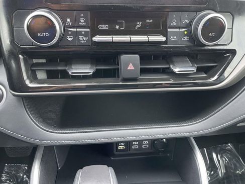 Used 2024 Toyota Highlander LE image 41