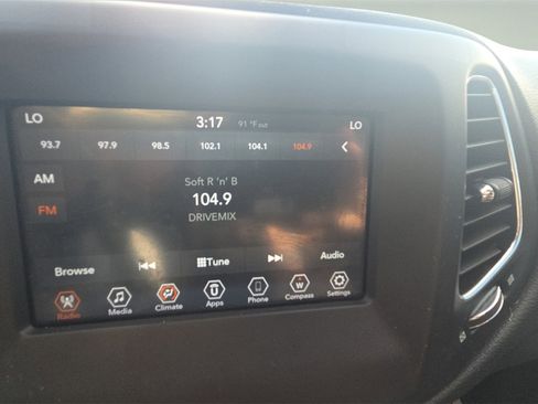 Used 2021 Jeep Compass Sport image 7