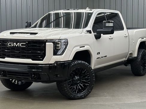 Used 2026 GMC Sierra 2500 AT4X w/ LPO, Black Badging Package AWD/4WD image 1