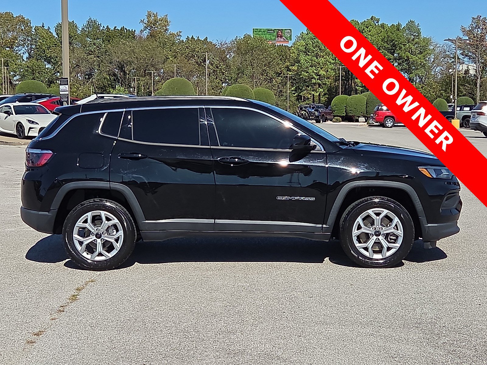Used 2025 Jeep Compass Latitude w/ Convenience Group AWD/4WD image 6