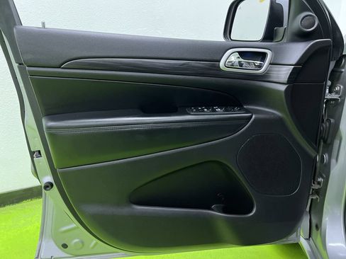 Used 2020 Jeep Grand Cherokee Altitude AWD/4WD image 16