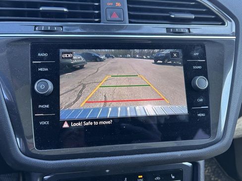 Certified 2023 Volkswagen Tiguan SE w/ Panoramic Sunroof Package AWD/4WD image 13