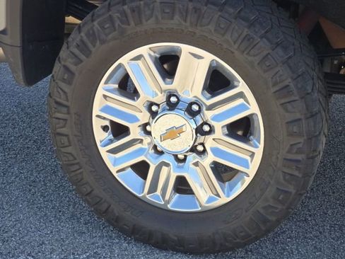 Used 2024 Chevrolet Silverado 2500 High Country w/ Technology Package image 12