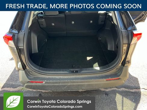 Used 2025 Toyota RAV4 XLE AWD/4WD image 12