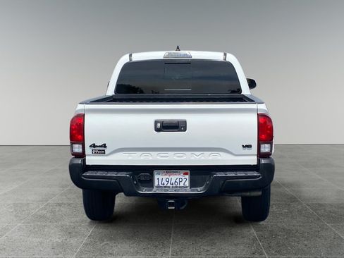 Used 2022 Toyota Tacoma SR5 w/ Technology Package AWD/4WD image 4