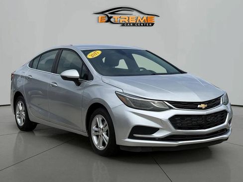 Used 2017 Chevrolet Cruze LT FWD image 8