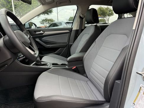 Used 2026 Volkswagen Jetta SE FWD image 24