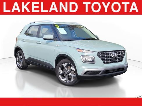 Used 2025 Hyundai Venue SEL image 1