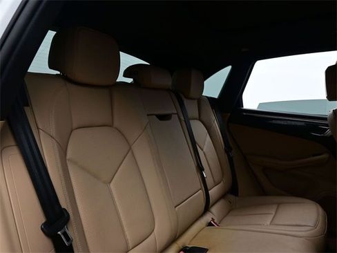 Used 2024 Porsche Macan image 16