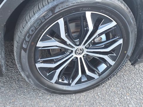 Used 2023 Toyota Crown XLE image 18