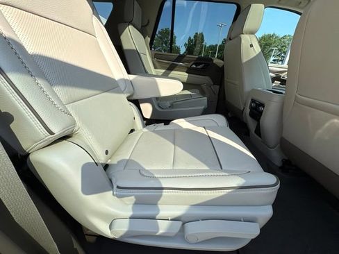 Used 2022 GMC Yukon Denali AWD/4WD image 6