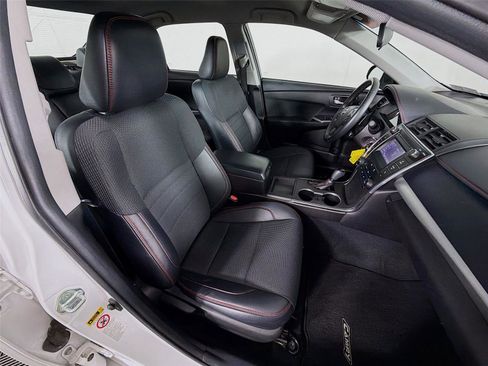 Used 2016 Toyota Camry SE FWD image 24