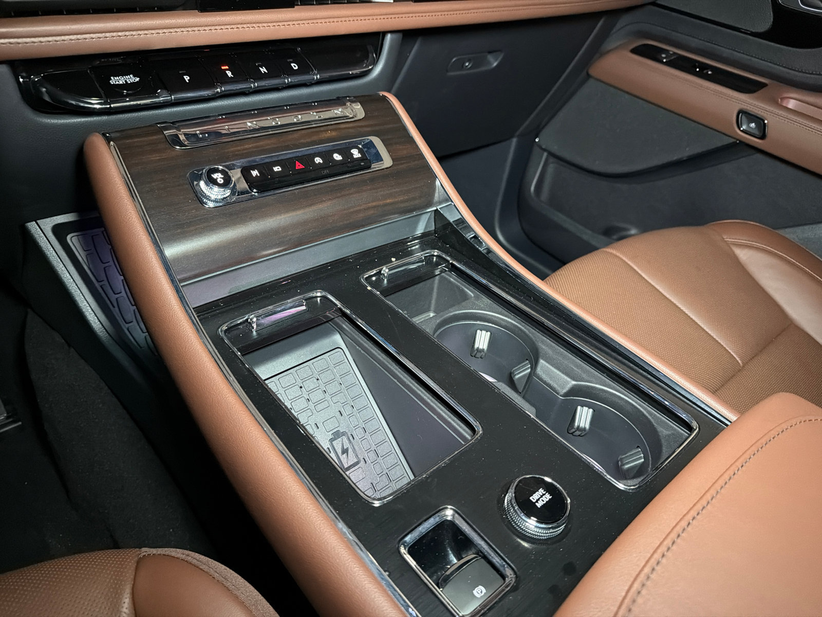 New 2027 Lincoln Aviator Reserve w/ Jet Appearance Package AWD/4WD image 31