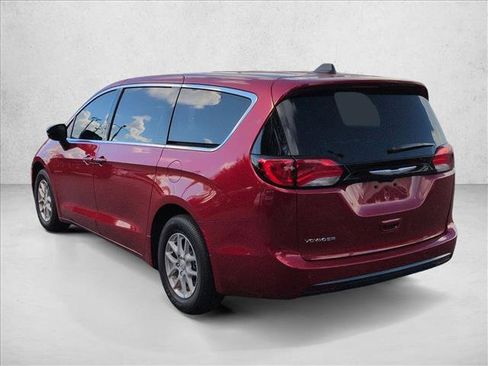 Used 2026 Chrysler Voyager LX FWD image 8