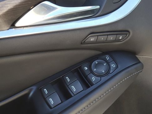 Used 2023 Buick Enclave Avenir w/ Avenir Technology Package image 17