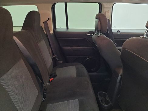 Used 2016 Jeep Patriot Latitude w/ Sun/Sound Group AWD/4WD image 19
