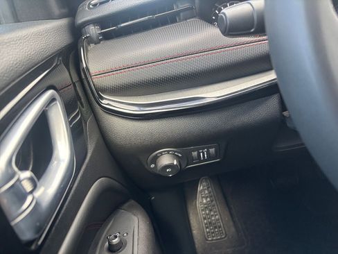 Used 2025 Jeep Compass Trailhawk AWD/4WD image 33