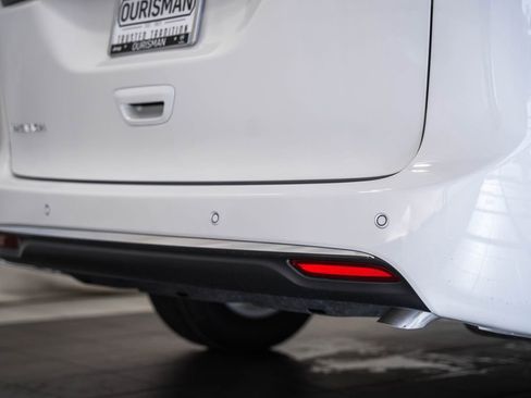 New 2026 Chrysler Pacifica Select image 5