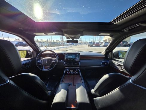 Used 2023 Lincoln Navigator Reserve image 18