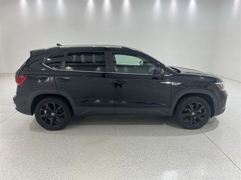 Used 2022 Volkswagen Taos SE image 9