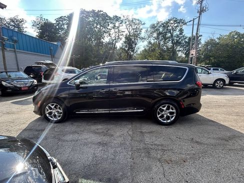 Used 2019 Chrysler Pacifica Limited FWD image 4