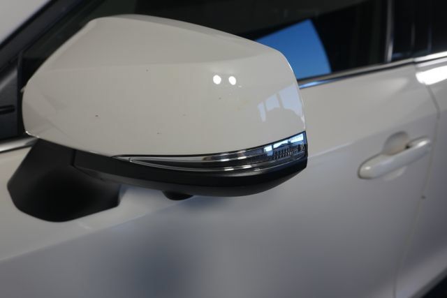 Used 2024 Toyota Grand Highlander AWD image 11