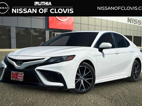 Used 2021 Toyota Camry SE FWD image 1