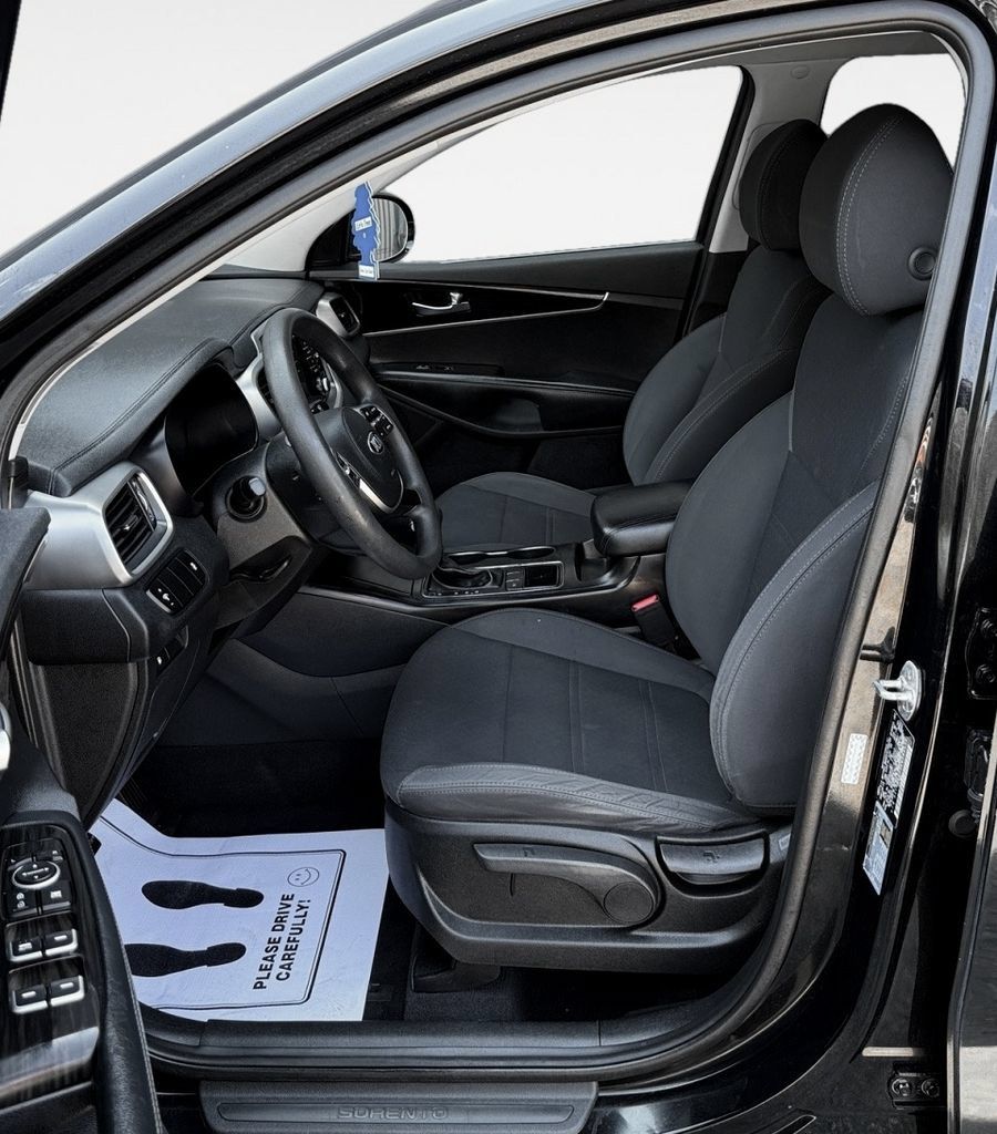 Used 2019 Kia Sorento L FWD image 12