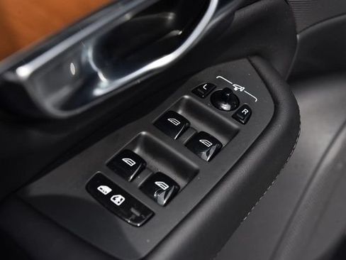 Used 2025 Volvo XC90 B6 Plus w/ Protection Package Premier AWD/4WD image 8