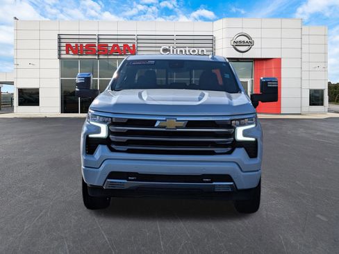 Used 2025 Chevrolet Silverado 1500 High Country w/ High Country Premium Package AWD/4WD image 8