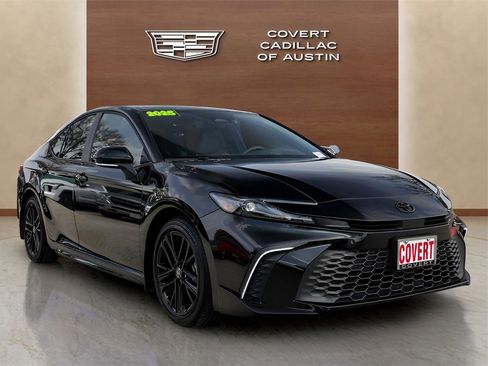 Used 2025 Toyota Camry SE image 6