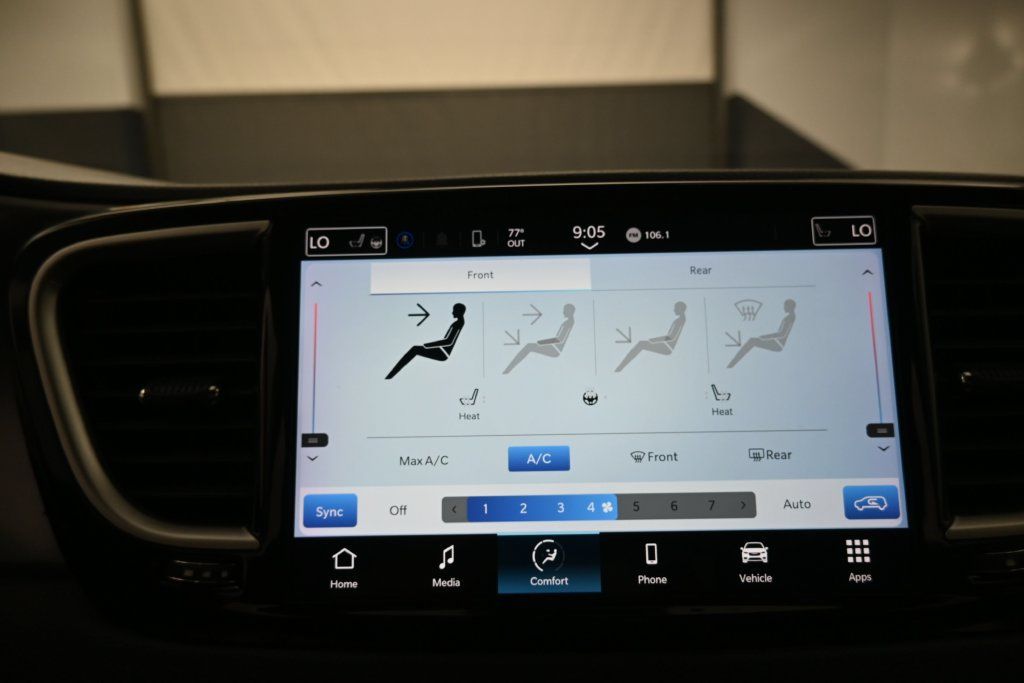 Used 2023 Chrysler Pacifica Touring-L FWD image 9