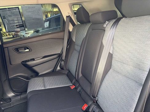 Used 2021 Nissan Rogue SV image 23