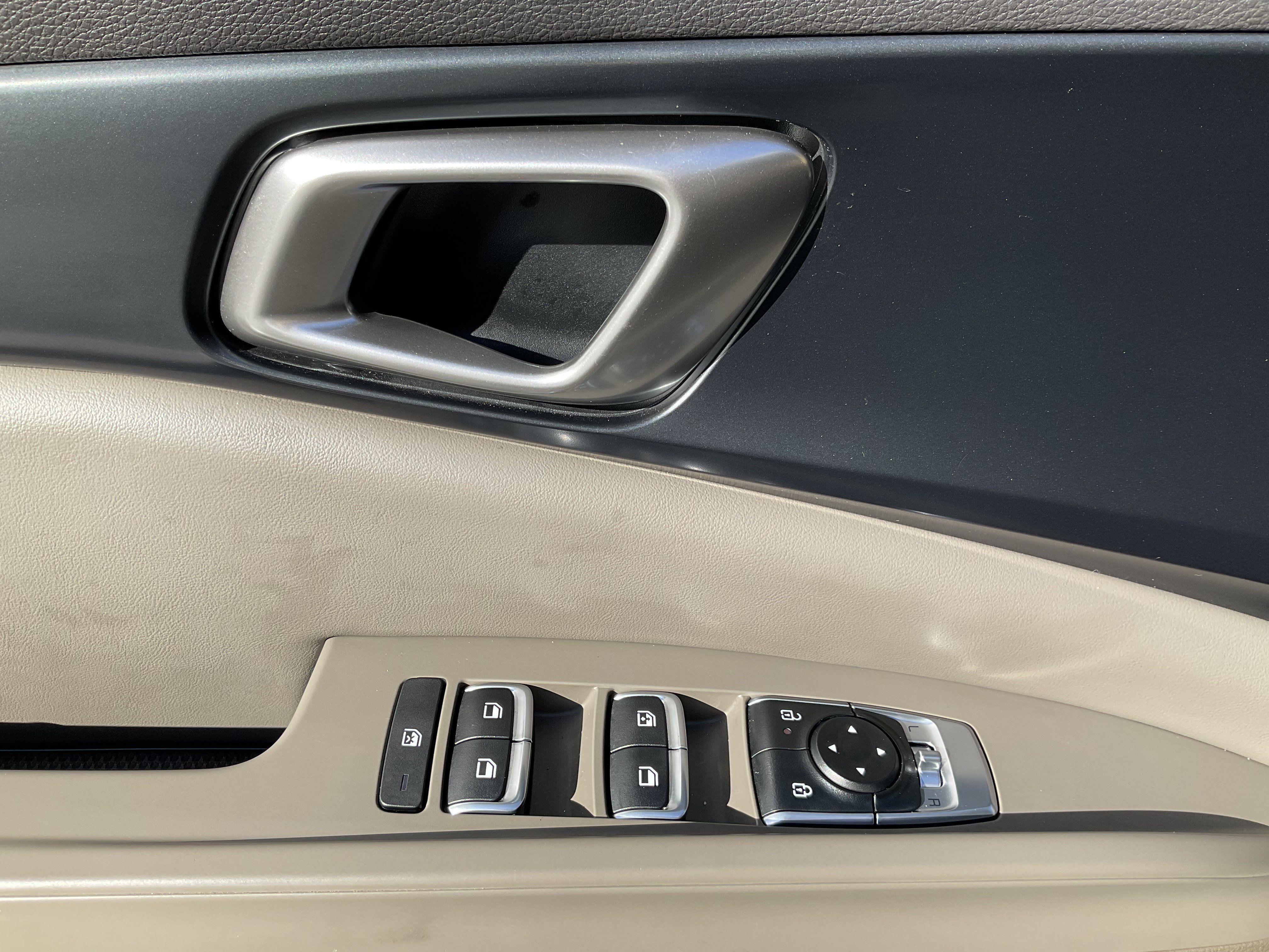Used 2026 Kia Carnival LXS FWD image 27