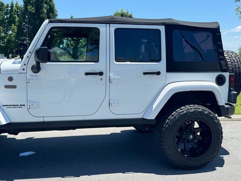 Used 2016 Jeep Wrangler Unlimited Sahara AWD/4WD image 8