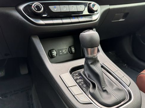 Used 2018 Hyundai Elantra GT FWD image 16
