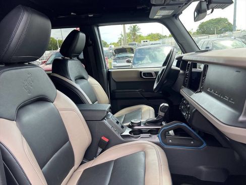 Used 2024 Ford Bronco Wildtrak image 8