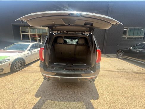 Used 2023 GMC Yukon Denali w/ LPO, Floor Liner Package AWD/4WD image 10