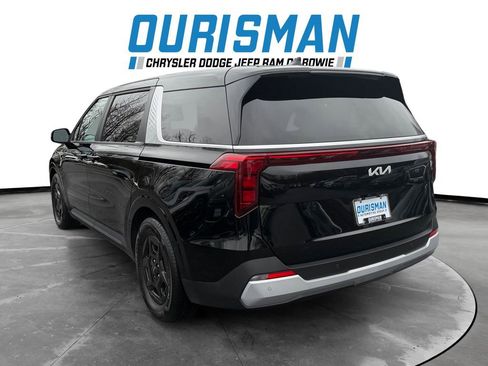 Used 2025 Kia Carnival image 4