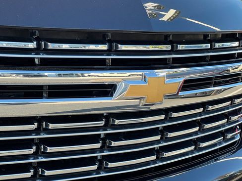 Used 2023 Chevrolet Suburban Premier AWD/4WD image 44