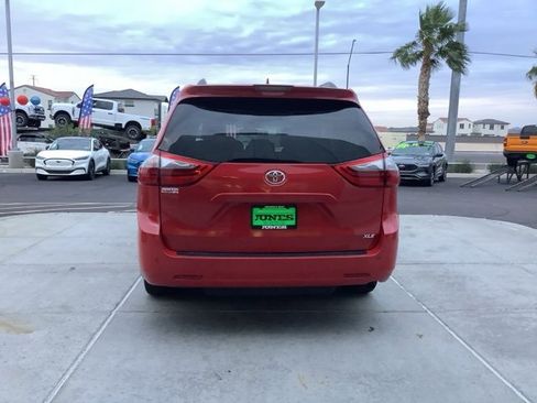 Used 2020 Toyota Sienna XLE image 7