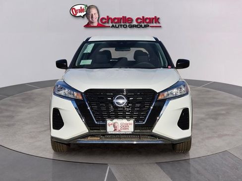 Certified 2025 Nissan Kicks Play S FWD image 9