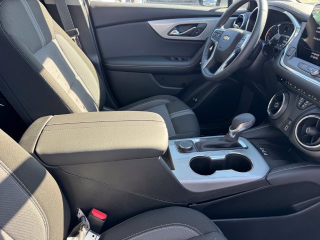 New 2026 Chevrolet Blazer LT w/ LPO, Black Sport Package FWD image 7