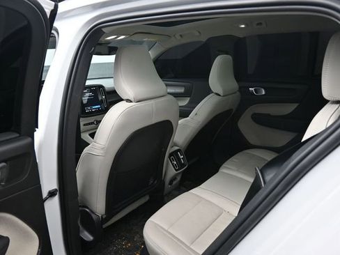 Used 2023 Volvo XC40 B5 Ultimate w/ Protection Package Premier image 12