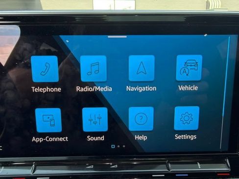 Used 2024 Volkswagen Atlas Cross Sport SE AWD/4WD image 9